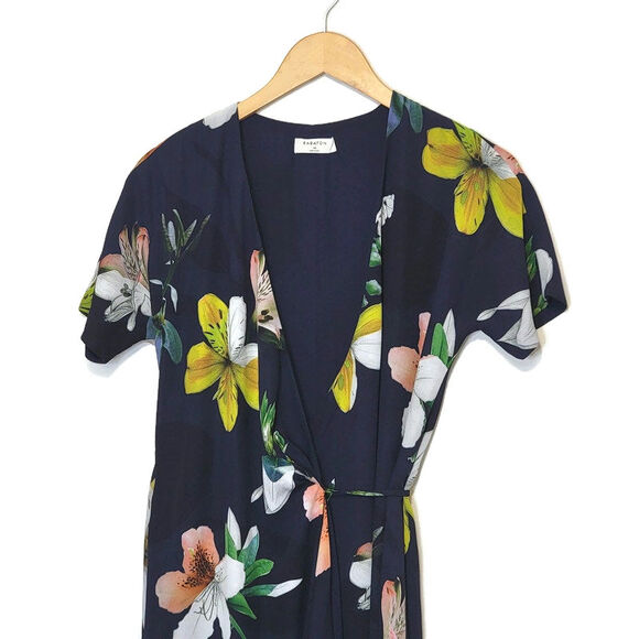 Aritzia Babaton Wallace Floral V Neck Short Sleeve Tie Waist Wrap Dress Size XS - Picture 3 of 16